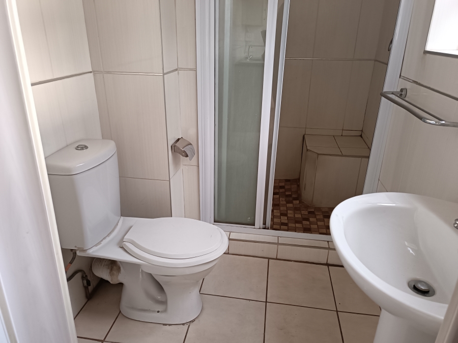 To Let 1 Bedroom Property for Rent in Glen Donald A H Gauteng