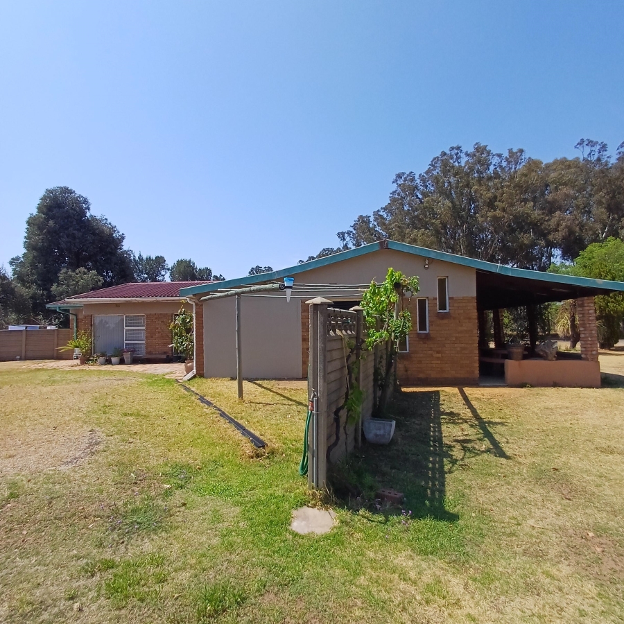 To Let 3 Bedroom Property for Rent in Agricultural Holding 464 Gauteng