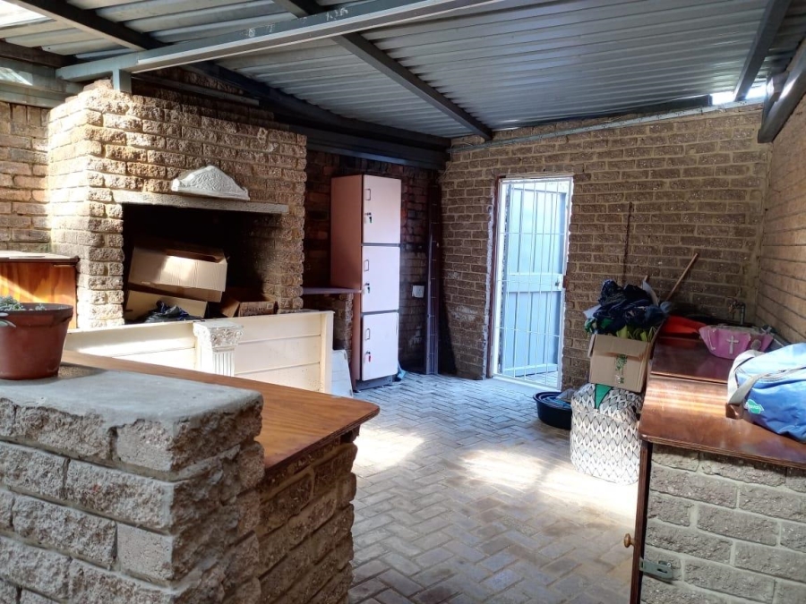 3 Bedroom Property for Sale in Three Rivers Proper Gauteng