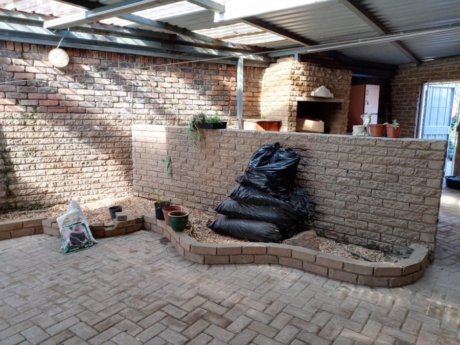 3 Bedroom Property for Sale in Three Rivers Proper Gauteng