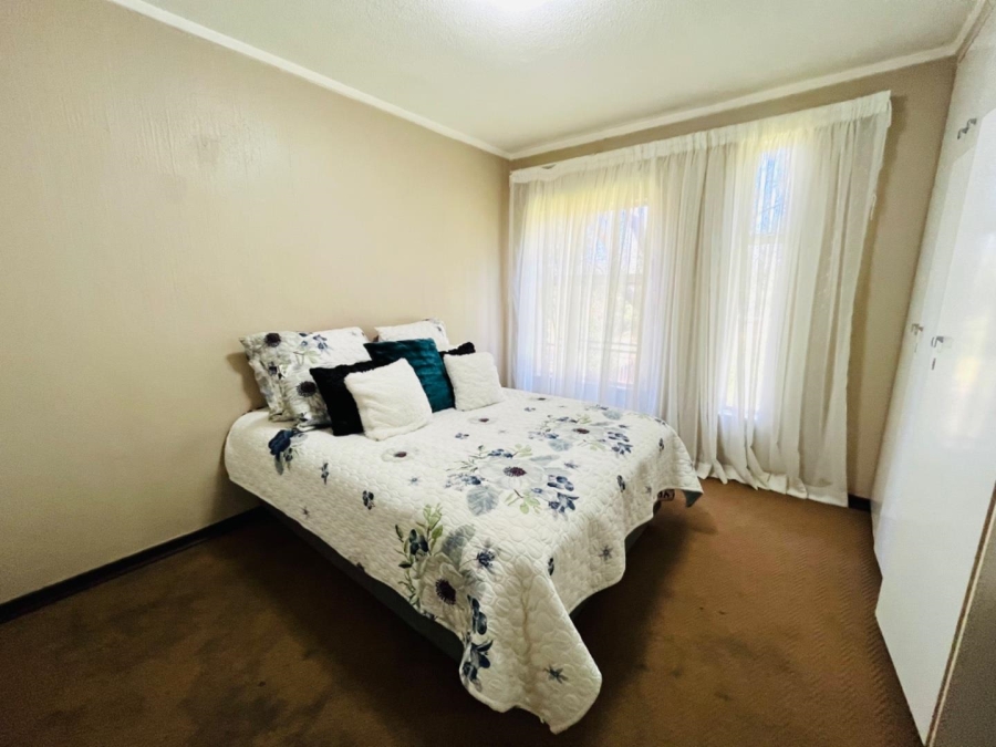 2 Bedroom Property for Sale in Three Rivers Proper Gauteng