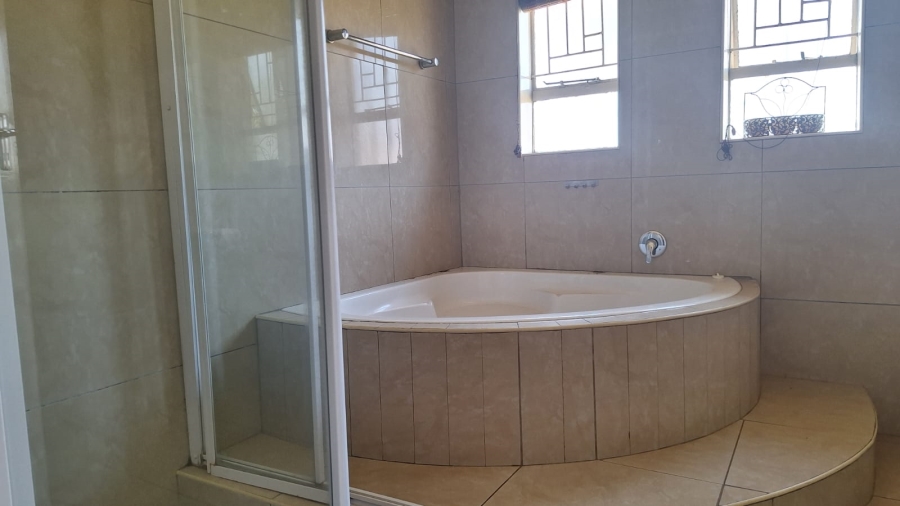 5 Bedroom Property for Sale in Dal Fouche Gauteng