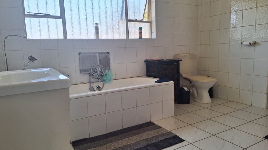 5 Bedroom Property for Sale in Dal Fouche Gauteng