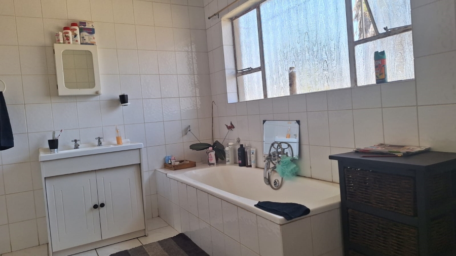 5 Bedroom Property for Sale in Dal Fouche Gauteng