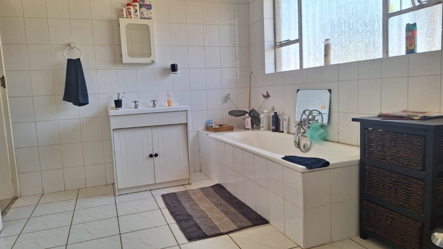 5 Bedroom Property for Sale in Dal Fouche Gauteng