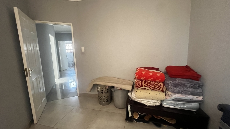 To Let 4 Bedroom Property for Rent in Sharon Park Gauteng