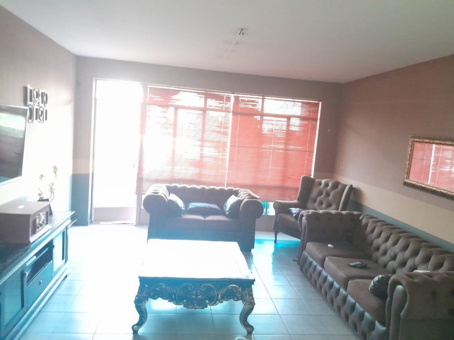 2 Bedroom Property for Sale in Kew Gauteng