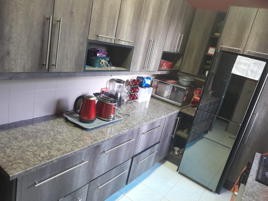 2 Bedroom Property for Sale in Kew Gauteng