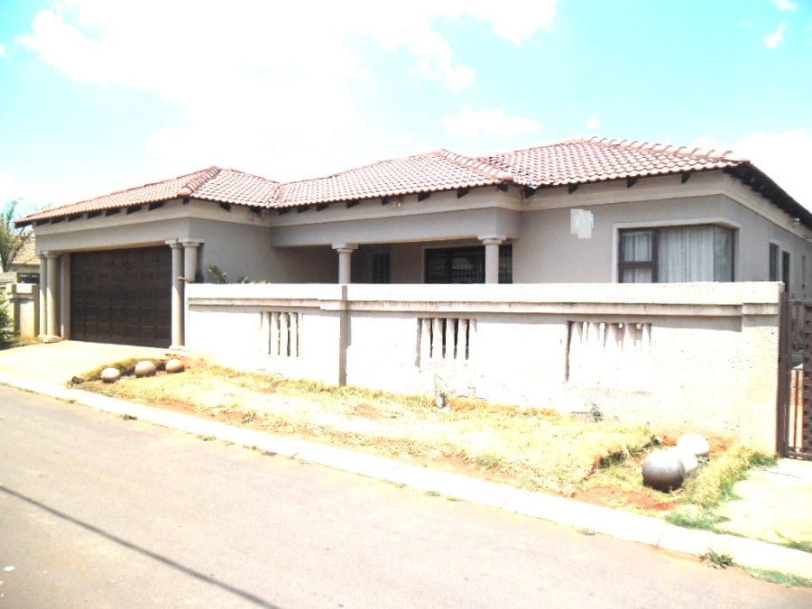 4 Bedroom Property for Sale in Mapleton Gauteng