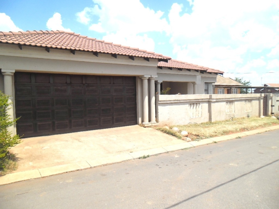 4 Bedroom Property for Sale in Mapleton Gauteng