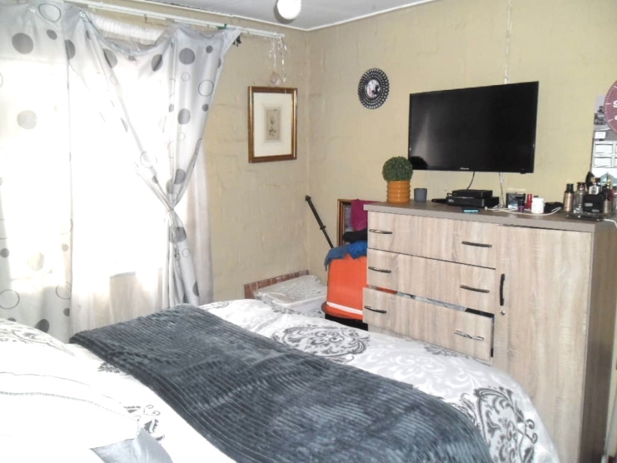 4 Bedroom Property for Sale in Roodekop Gauteng