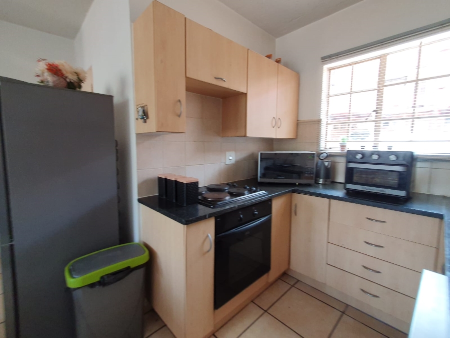 2 Bedroom Property for Sale in Mountain View Gauteng