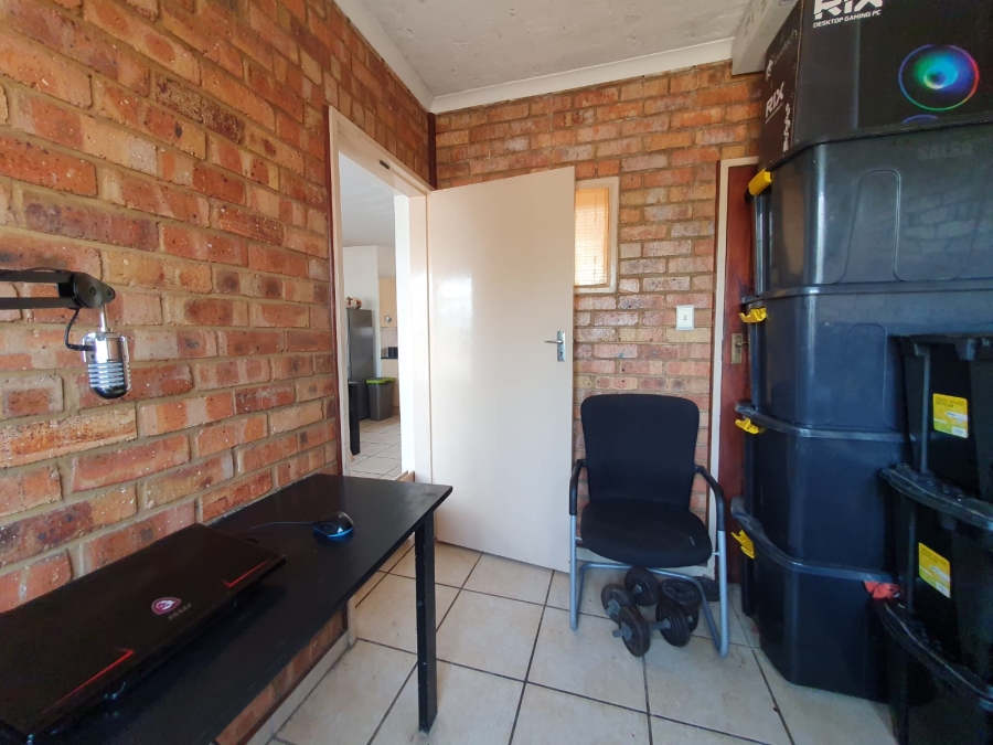 2 Bedroom Property for Sale in Mountain View Gauteng