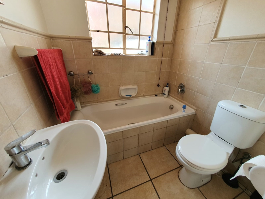 2 Bedroom Property for Sale in Mountain View Gauteng