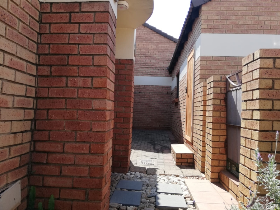 2 Bedroom Property for Sale in Mooikloof Ridge Gauteng