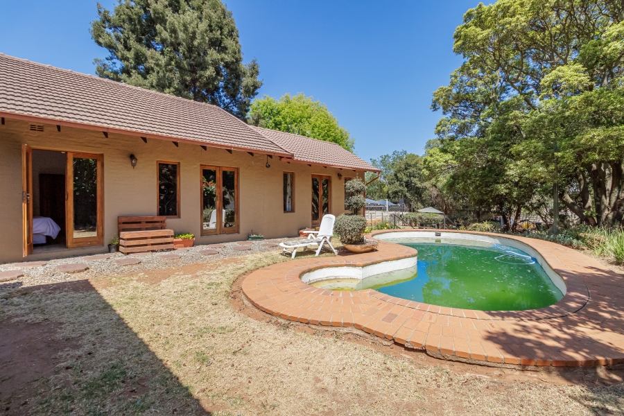 6 Bedroom Property for Sale in Rosebank Gauteng