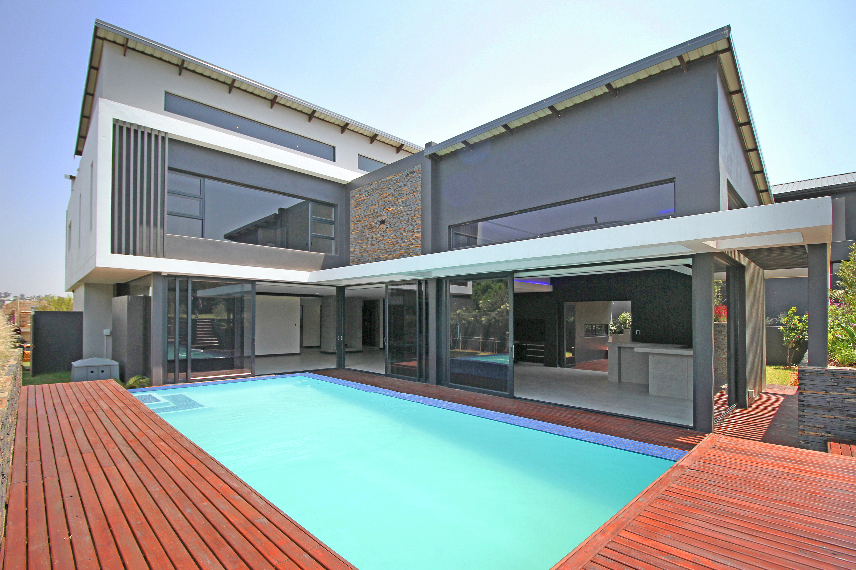 5 Bedroom Property for Sale in Waterfall Country Estate Gauteng