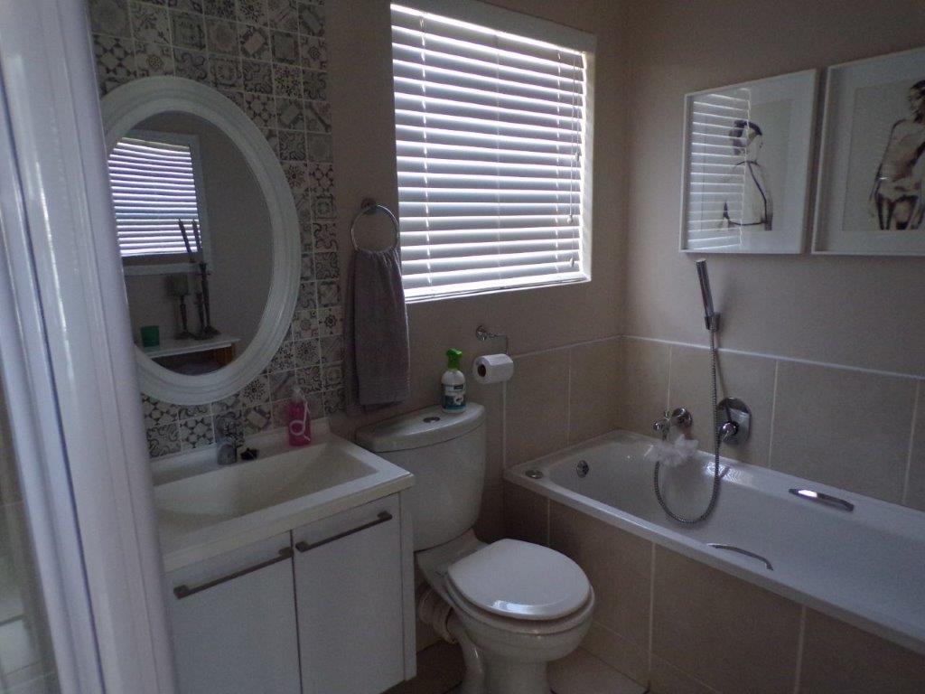 To Let 1 Bedroom Property for Rent in Bryanston Gauteng