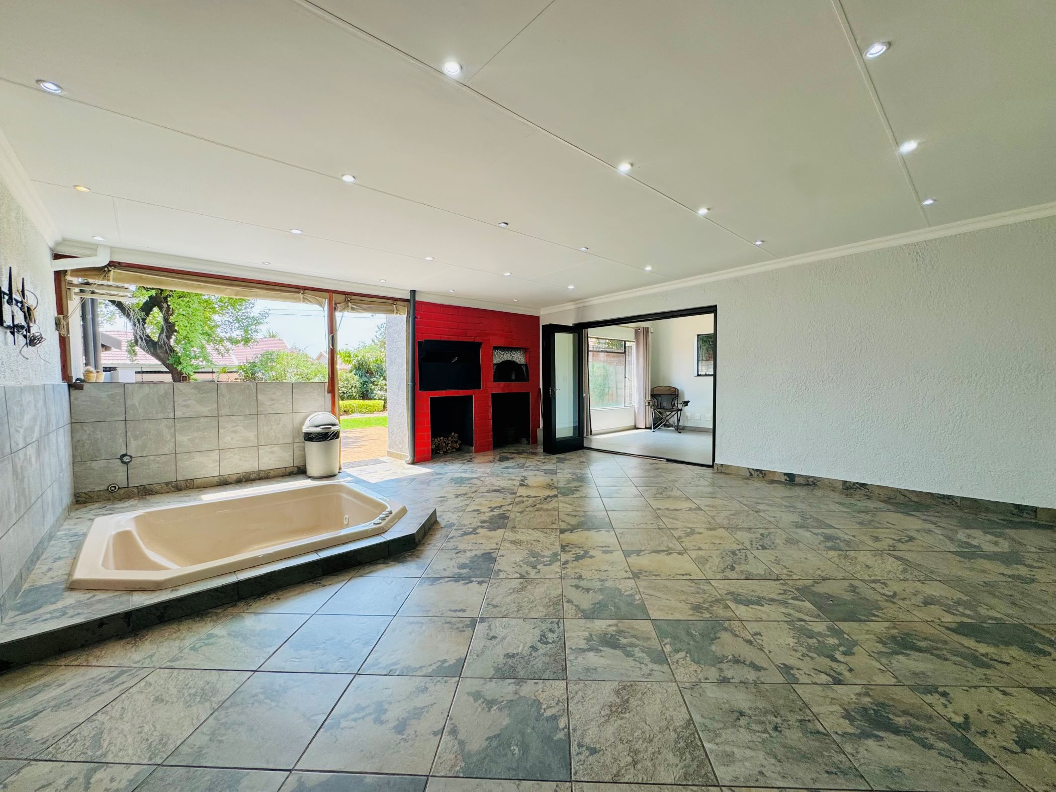 6 Bedroom Property for Sale in Wonderboom Gauteng