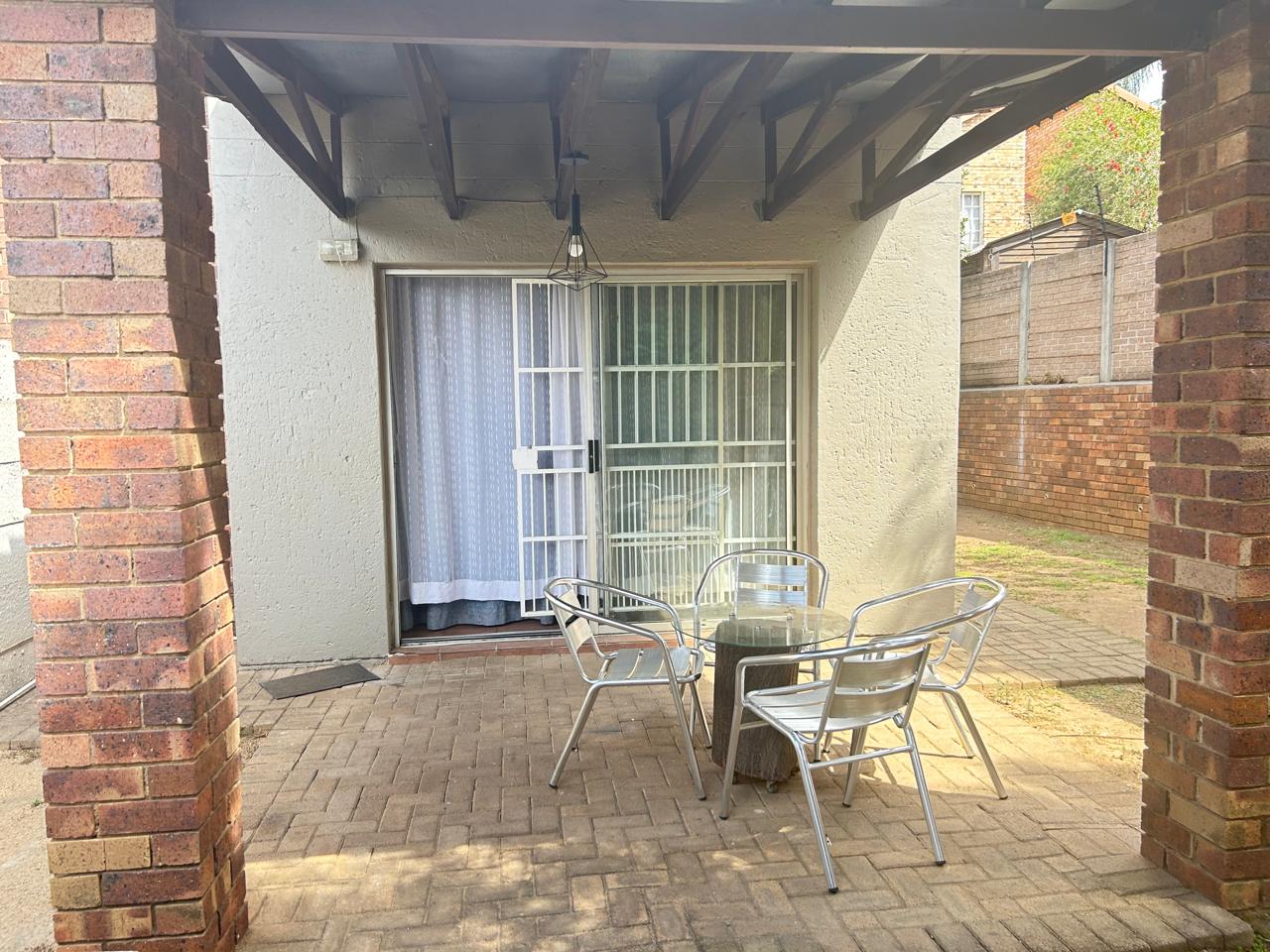 To Let 2 Bedroom Property for Rent in Sonneglans Gauteng