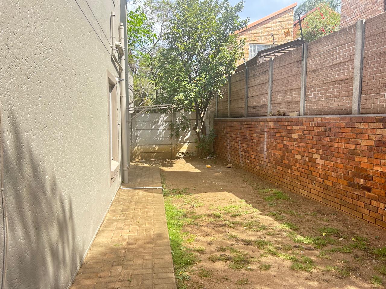 To Let 2 Bedroom Property for Rent in Sonneglans Gauteng