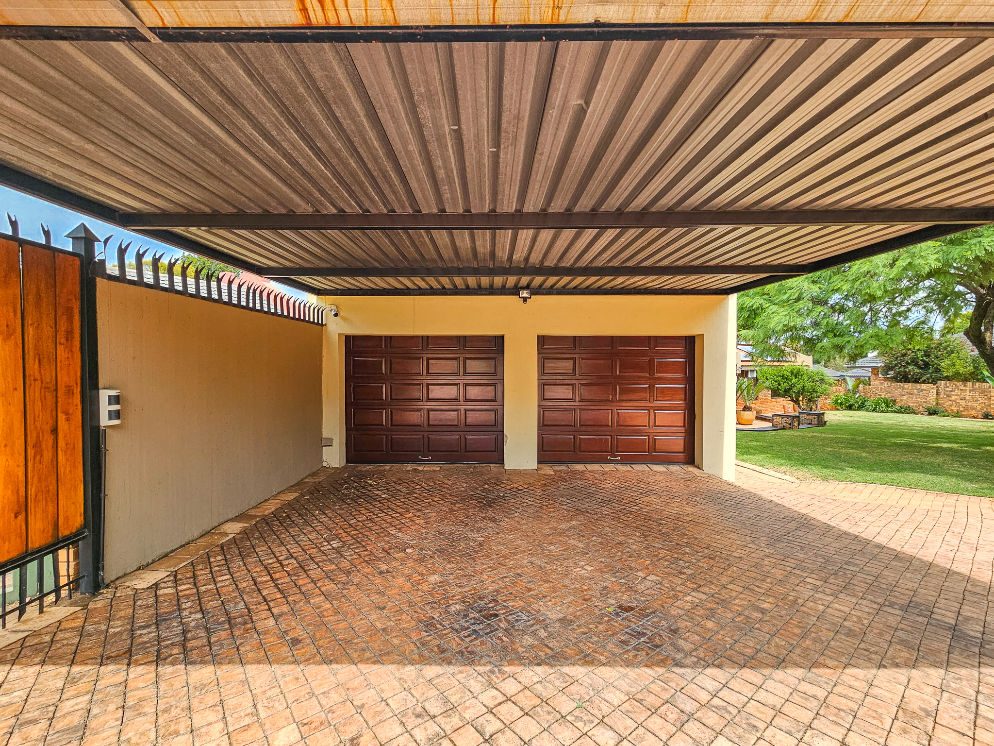 2 Bedroom Property for Sale in Faerie Glen Gauteng