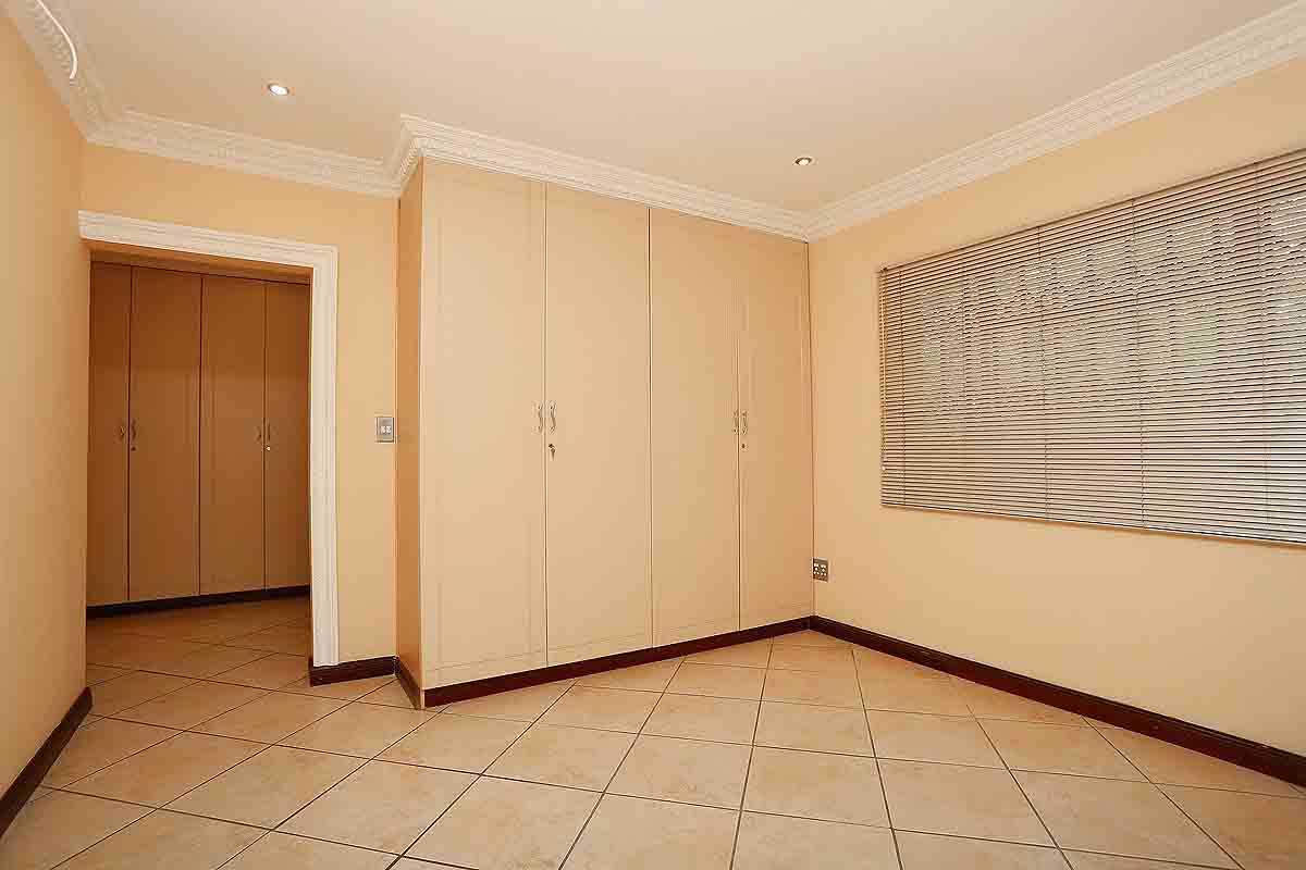 To Let 1 Bedroom Property for Rent in Florida Glen Gauteng