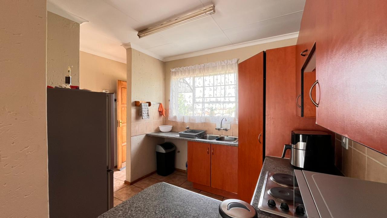 To Let 2 Bedroom Property for Rent in Sonneveld Gauteng