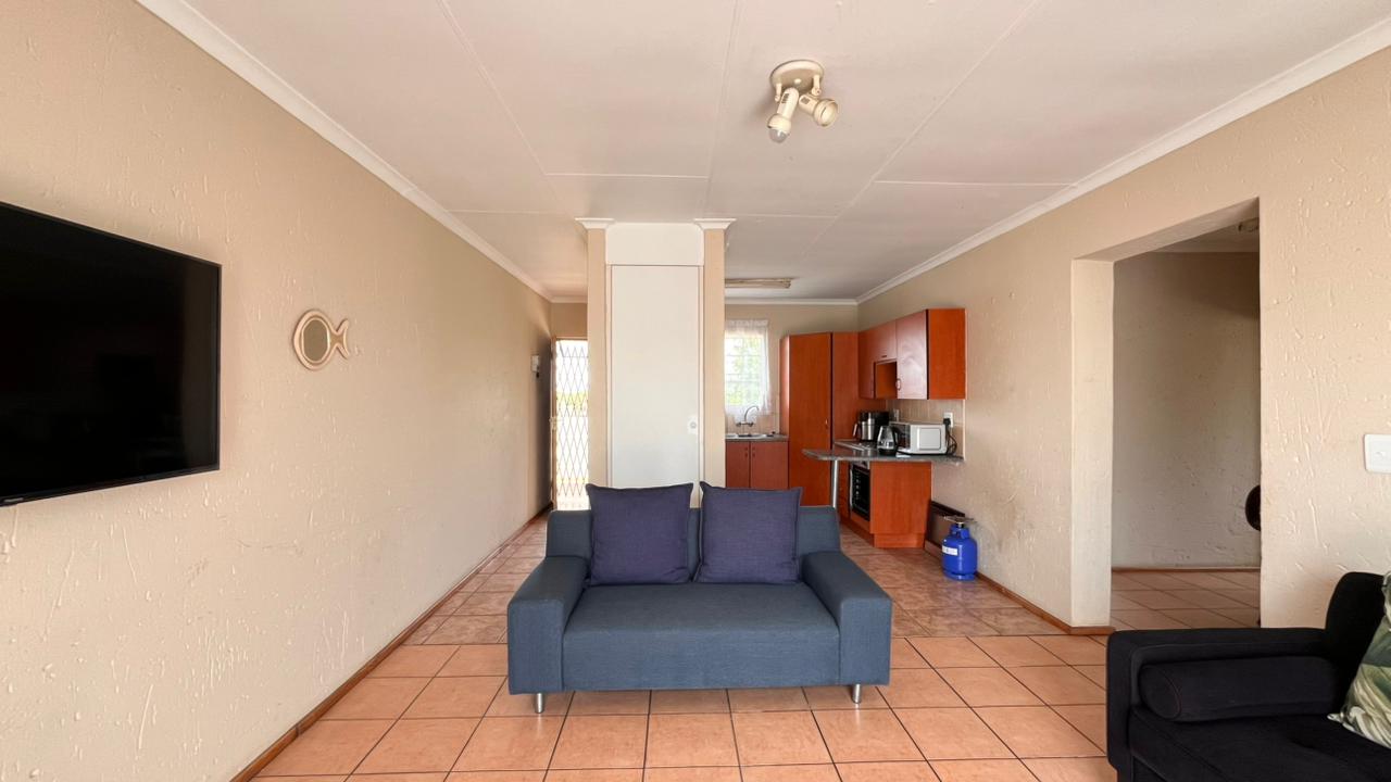 To Let 2 Bedroom Property for Rent in Sonneveld Gauteng