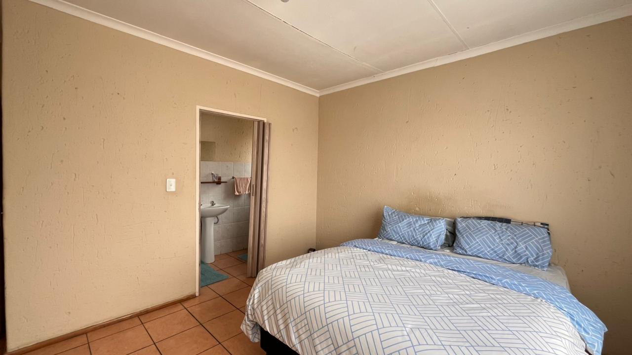 To Let 2 Bedroom Property for Rent in Sonneveld Gauteng