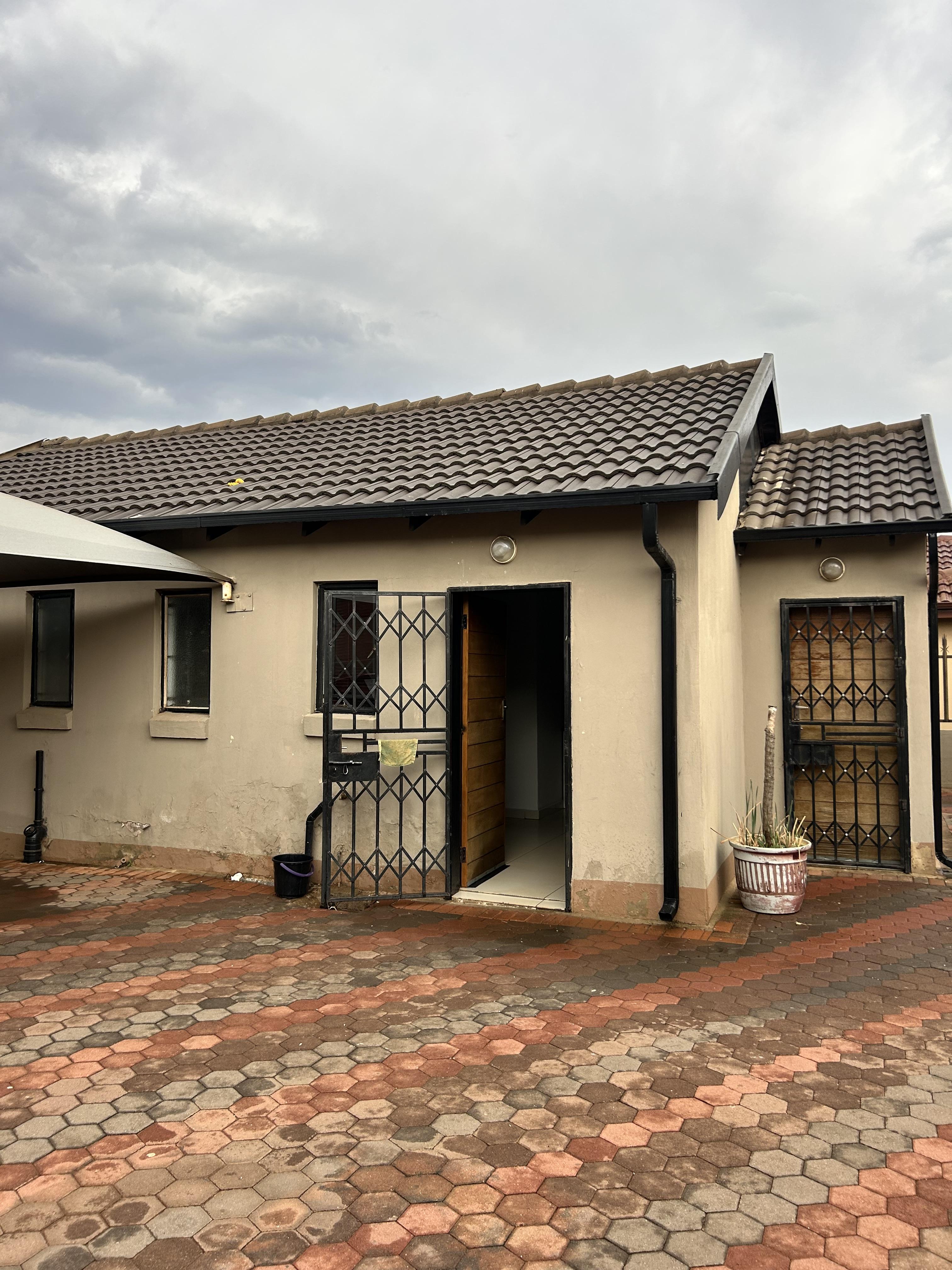 3 Bedroom Property for Sale in Protea Glen Gauteng