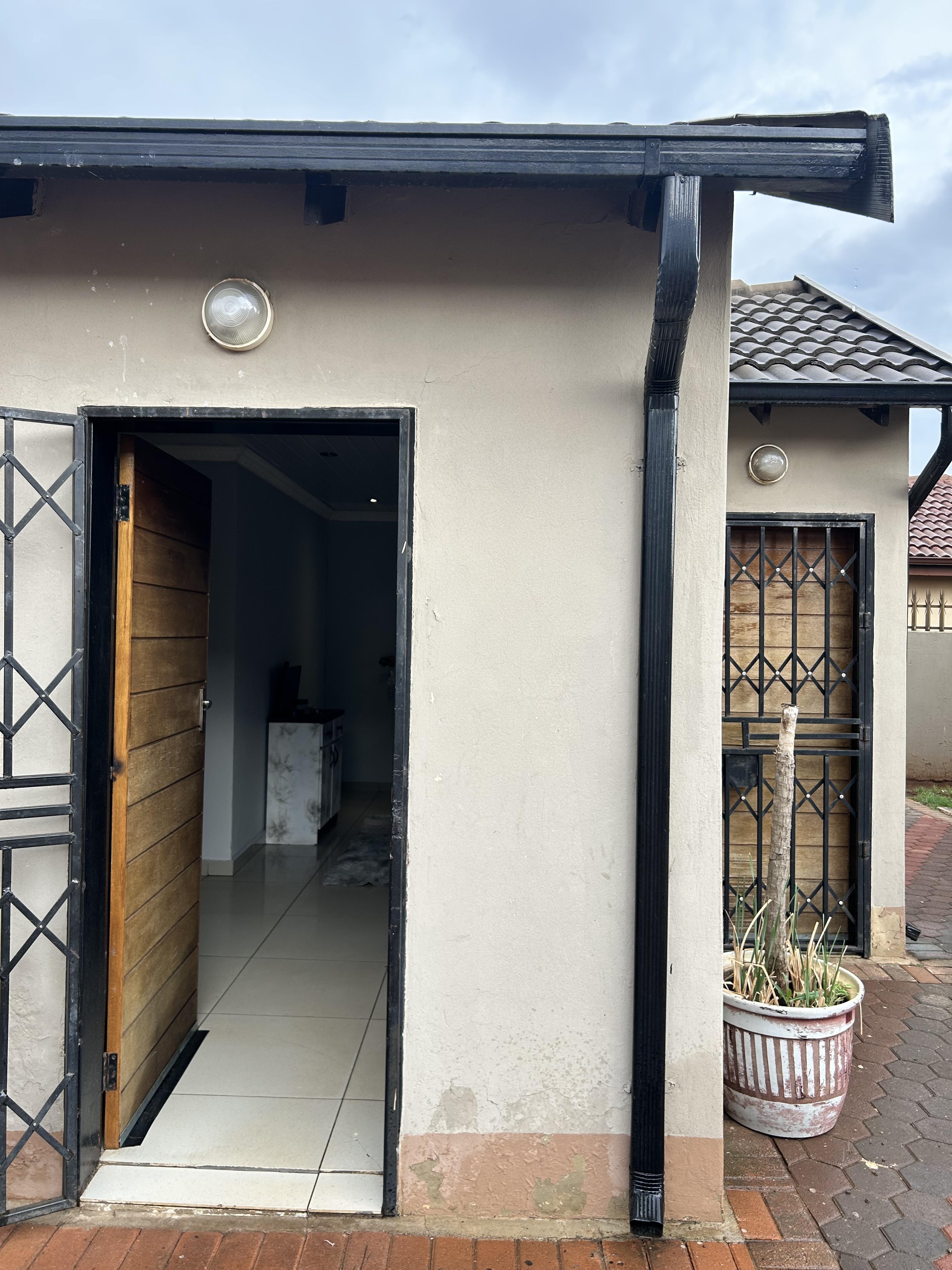 3 Bedroom Property for Sale in Protea Glen Gauteng