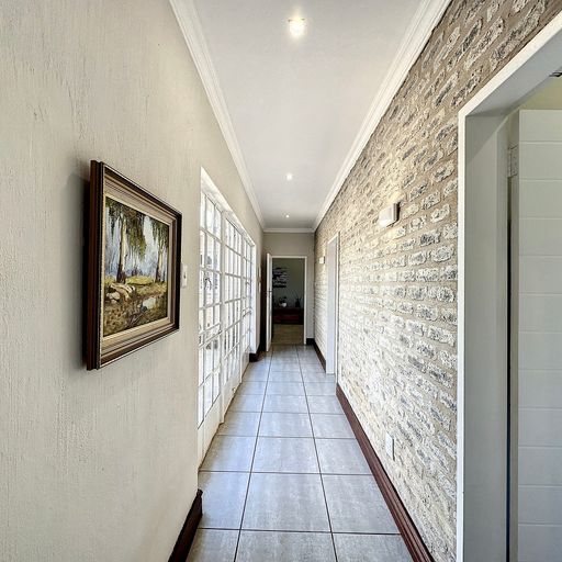 5 Bedroom Property for Sale in Mooiplaats Gauteng