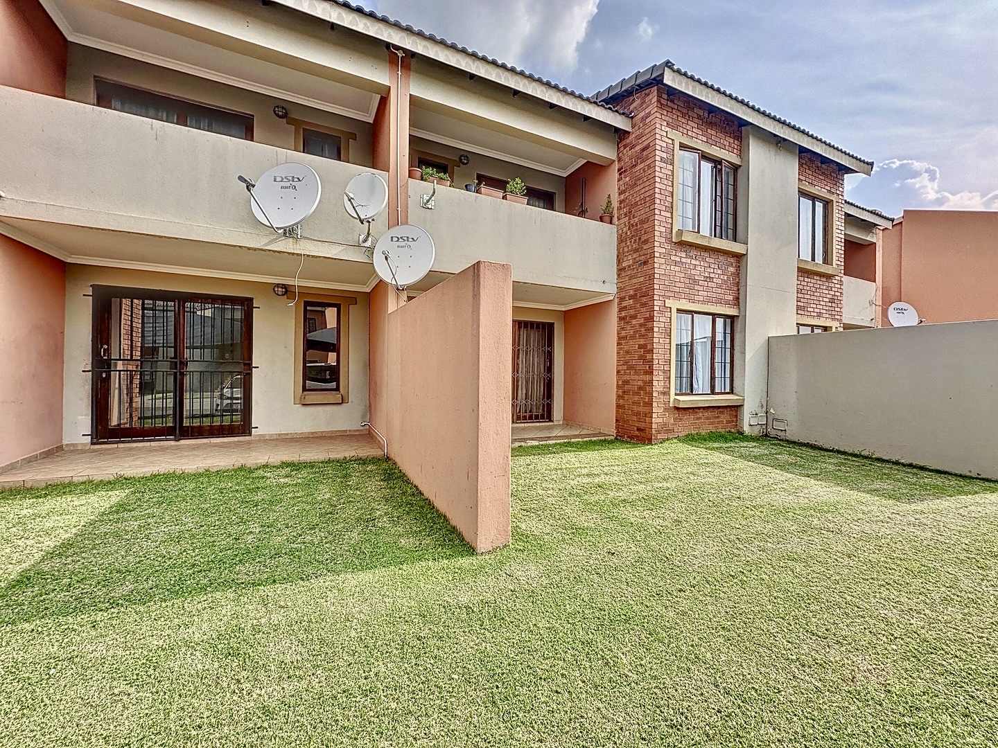 2 Bedroom Property for Sale in Montana Tuine Gauteng