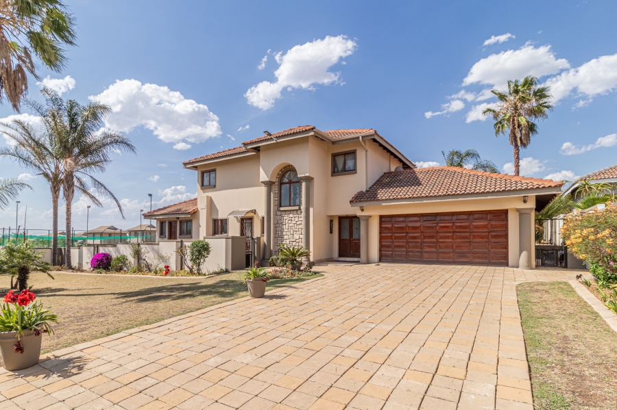 4 Bedroom Property for Sale in Ruimsig Country Estate Gauteng