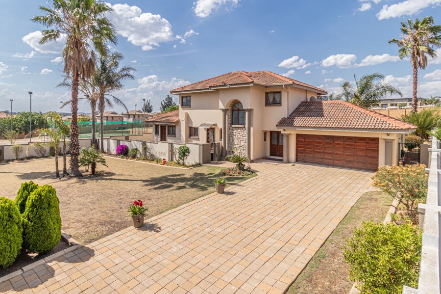 4 Bedroom Property for Sale in Ruimsig Country Estate Gauteng