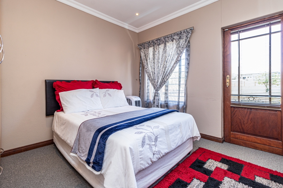 4 Bedroom Property for Sale in Ruimsig Country Estate Gauteng