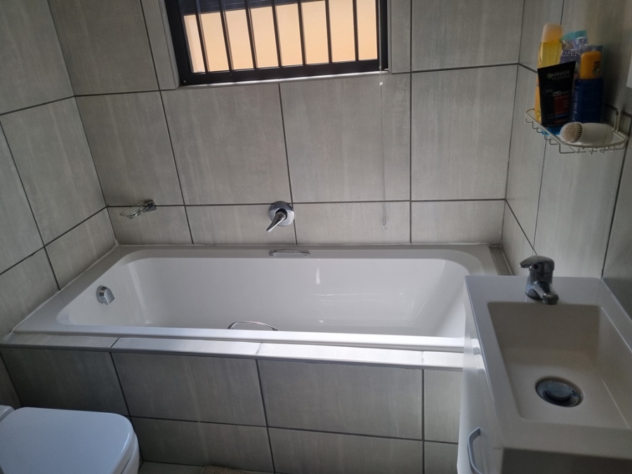 2 Bedroom Property for Sale in Amandasig Gauteng