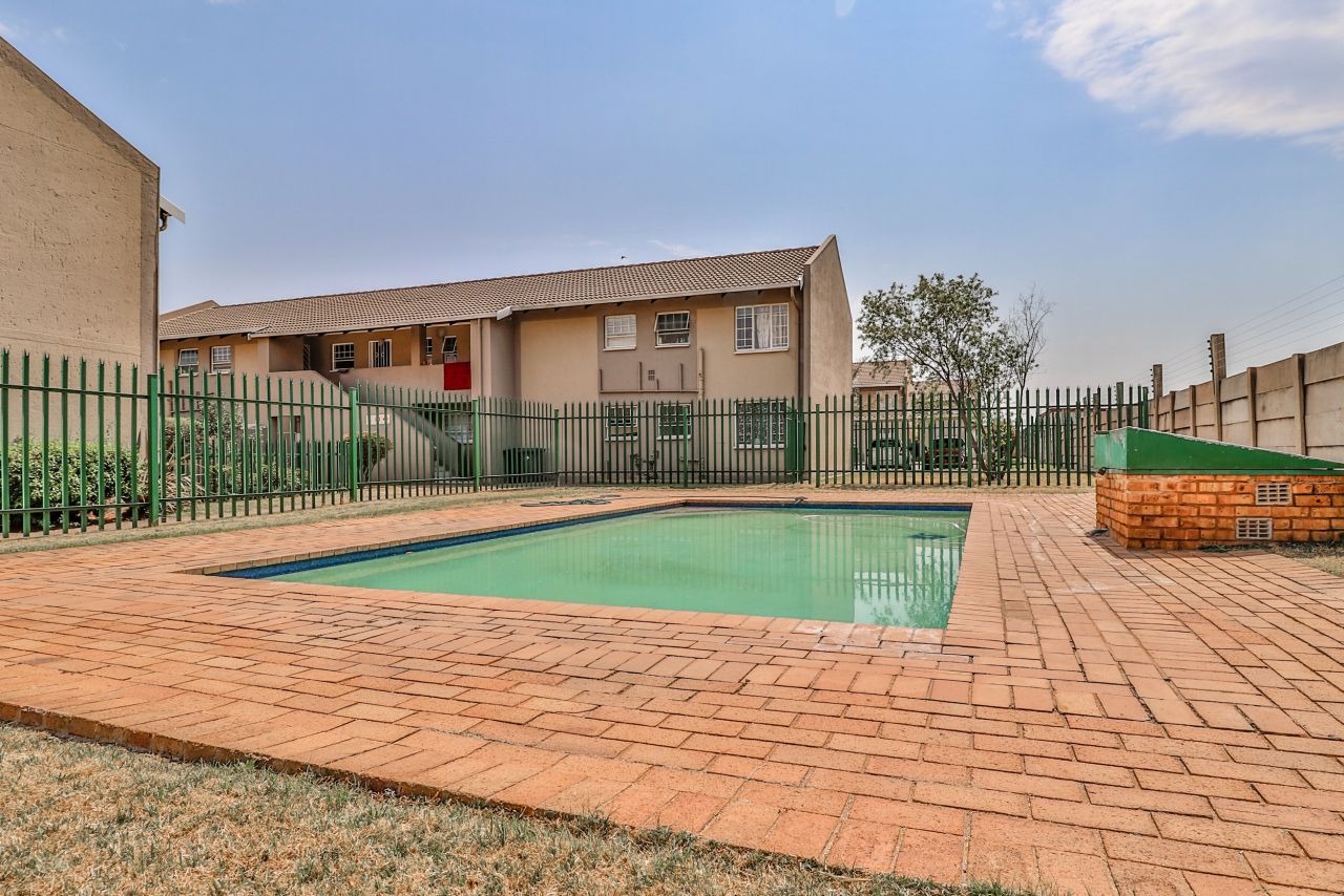 2 Bedroom Property for Sale in Ravenswood Gauteng