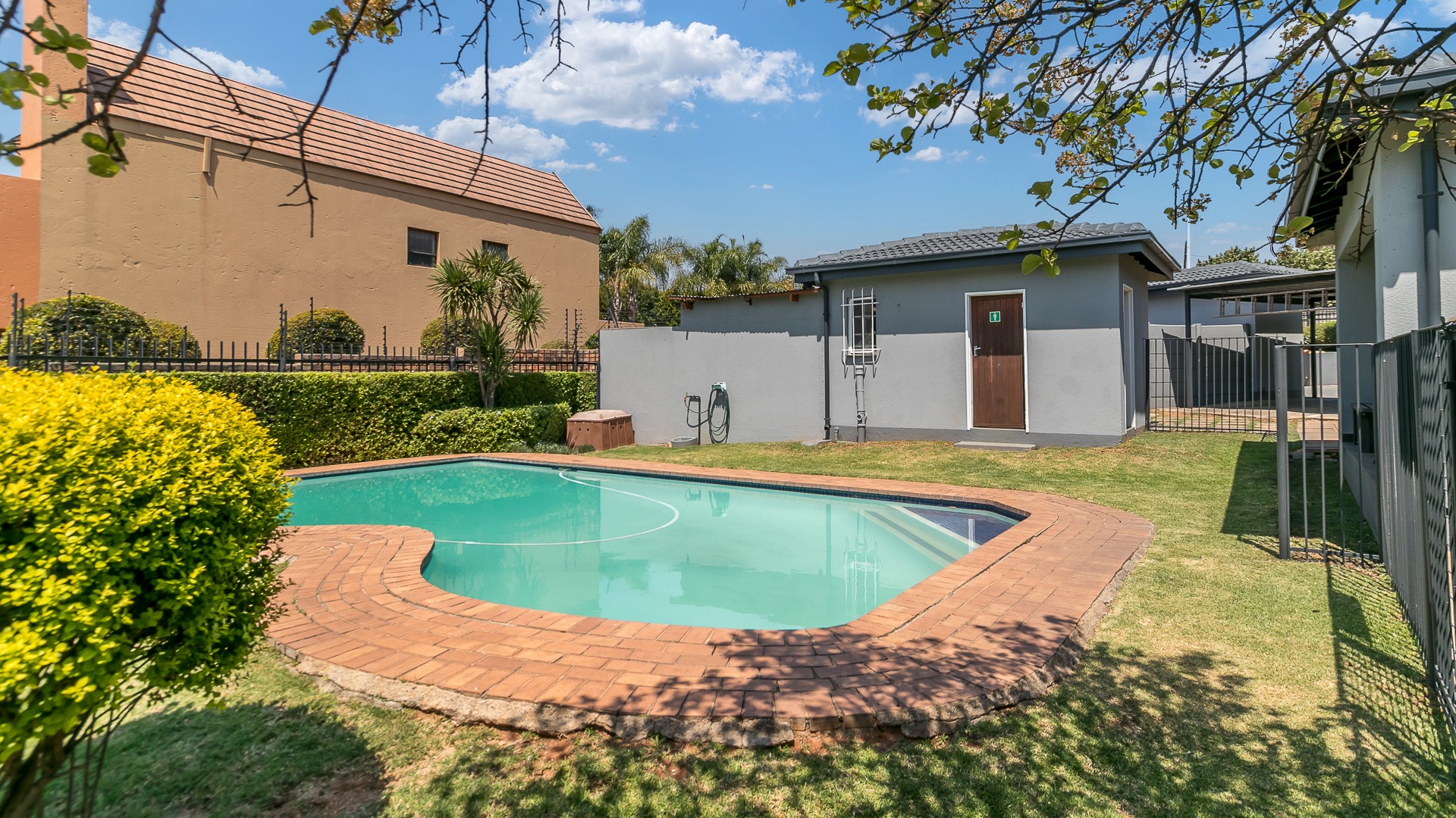 2 Bedroom Property for Sale in Boskruin Gauteng