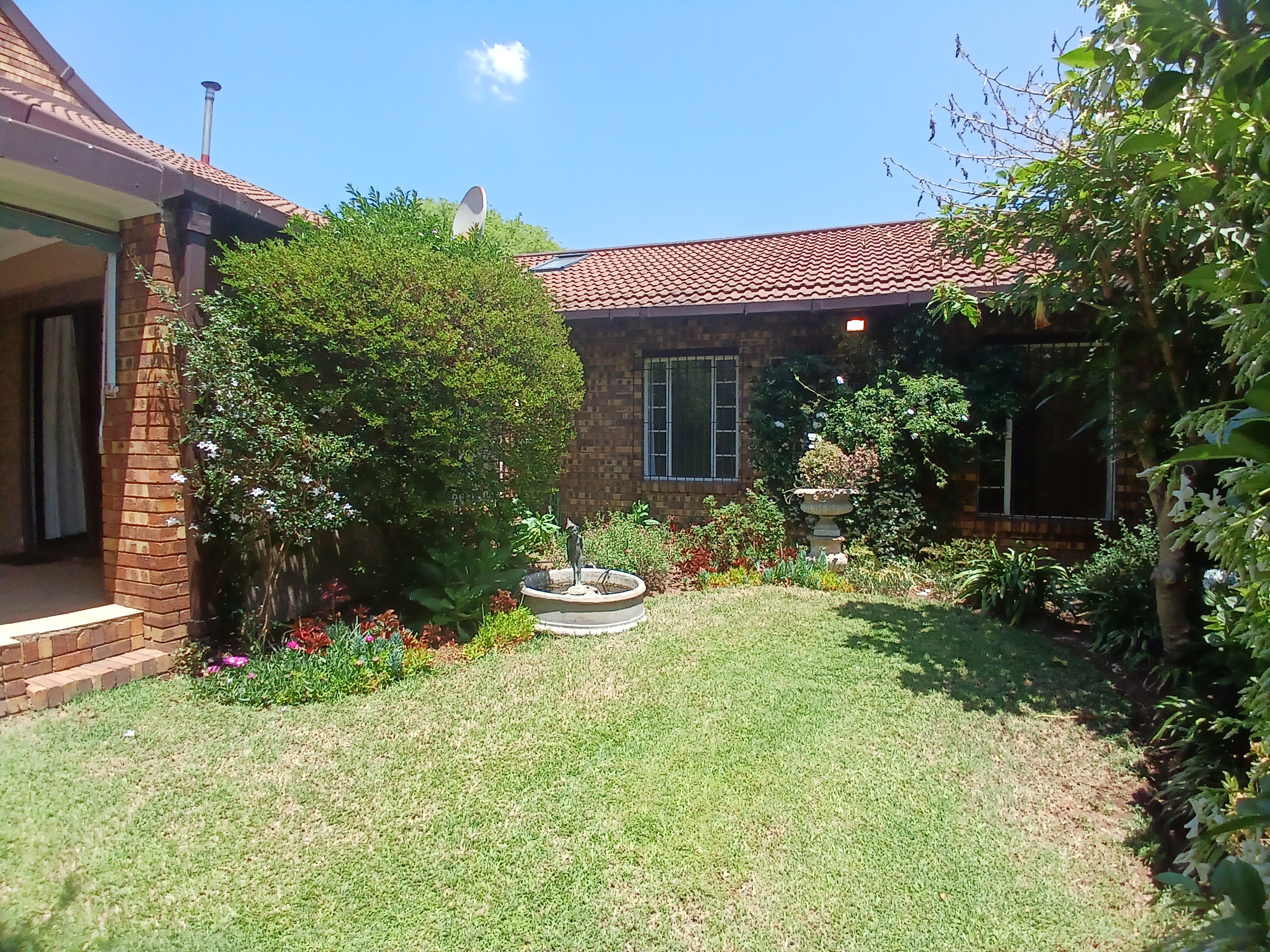 2 Bedroom Property for Sale in Lonehill Gauteng