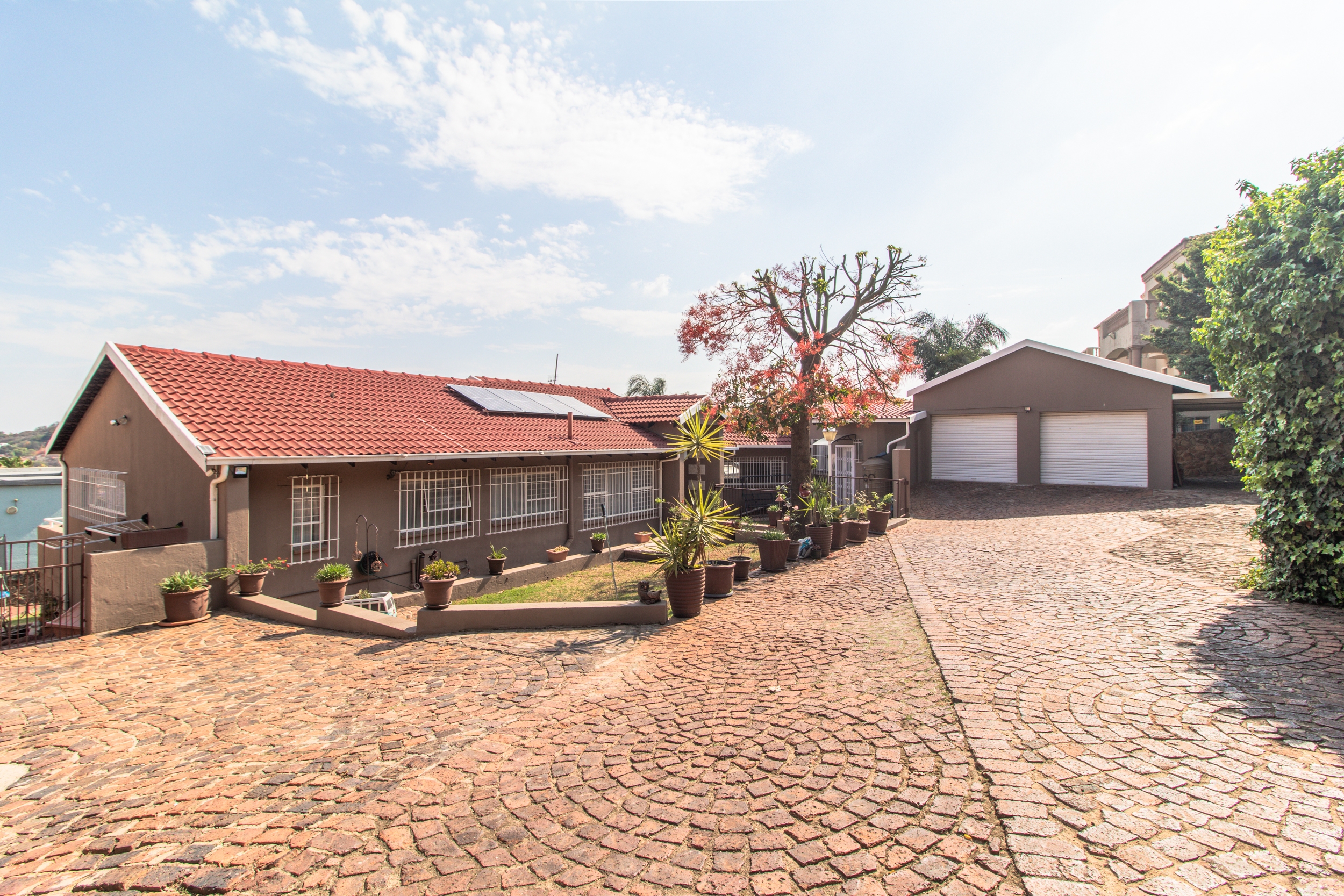 5 Bedroom Property for Sale in Bassonia Gauteng