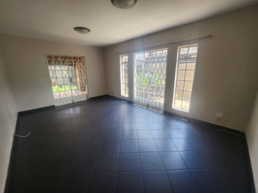 To Let 3 Bedroom Property for Rent in Lambton Gauteng