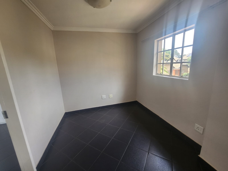 To Let 3 Bedroom Property for Rent in Lambton Gauteng