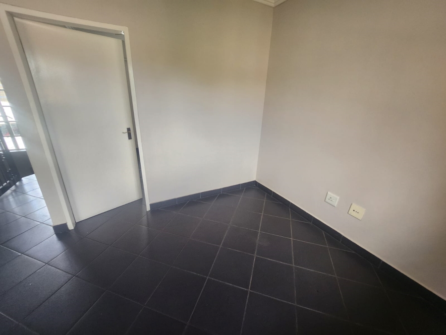 To Let 3 Bedroom Property for Rent in Lambton Gauteng