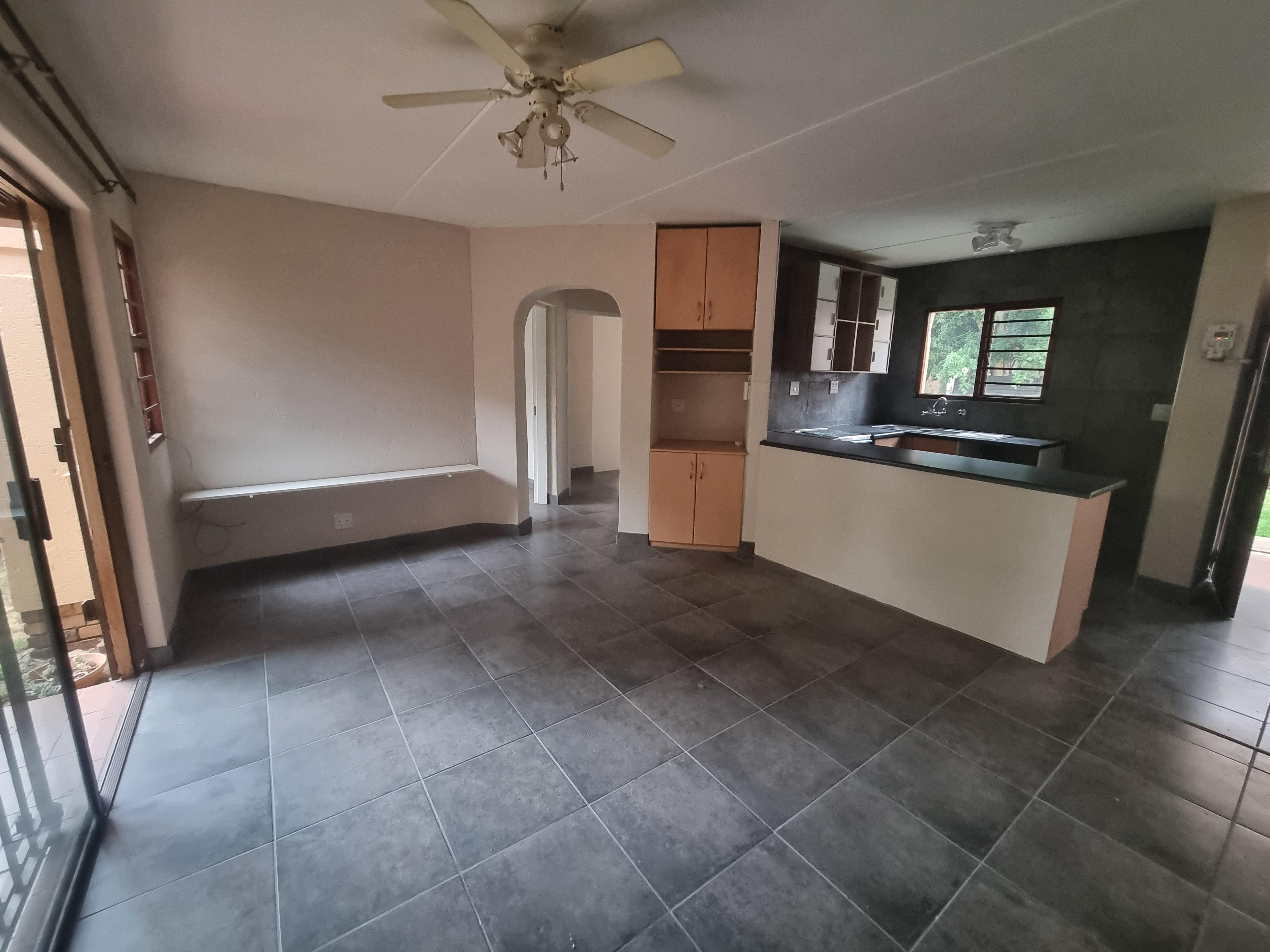 To Let 2 Bedroom Property for Rent in Bromhof Gauteng