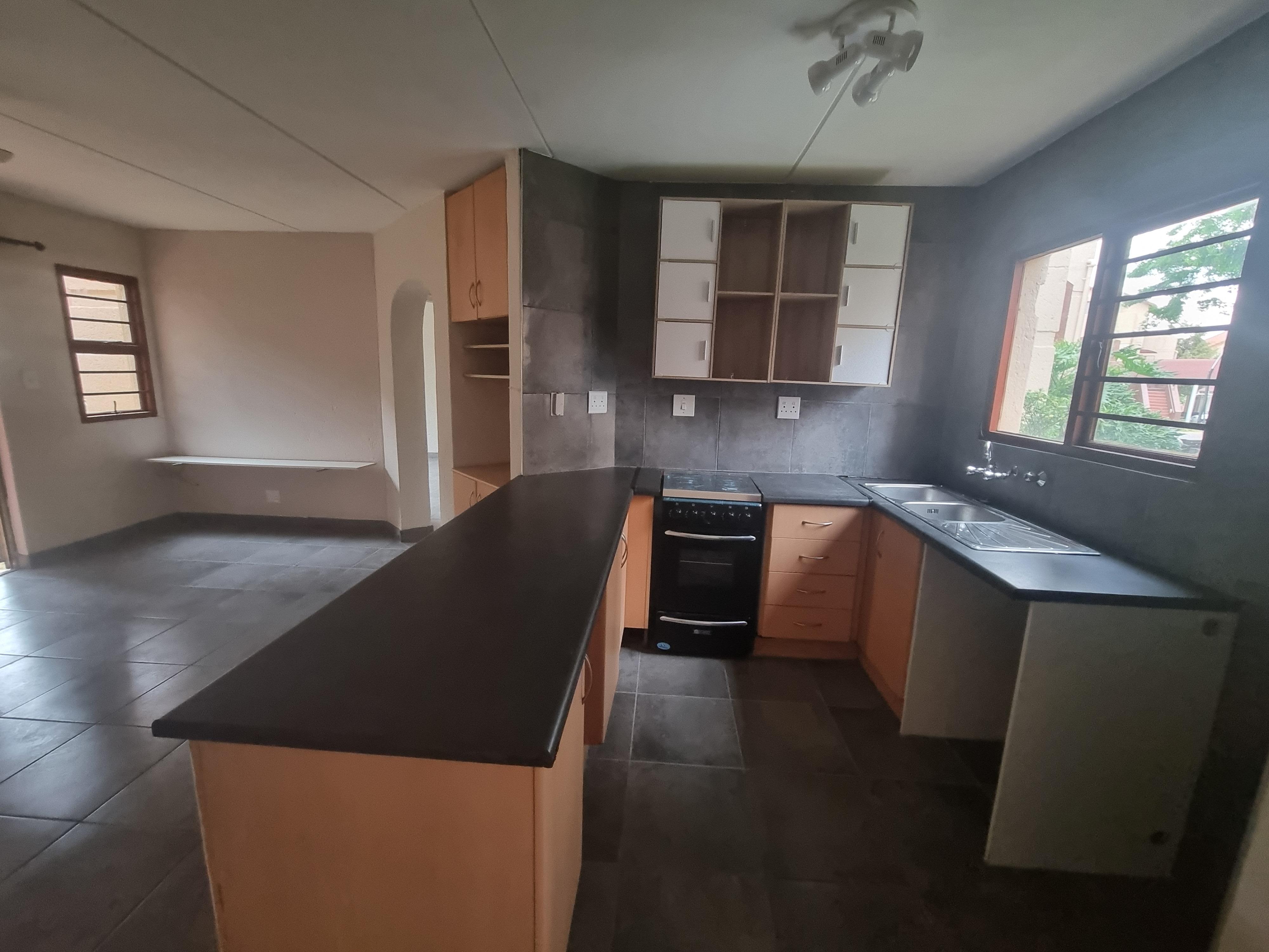 To Let 2 Bedroom Property for Rent in Bromhof Gauteng