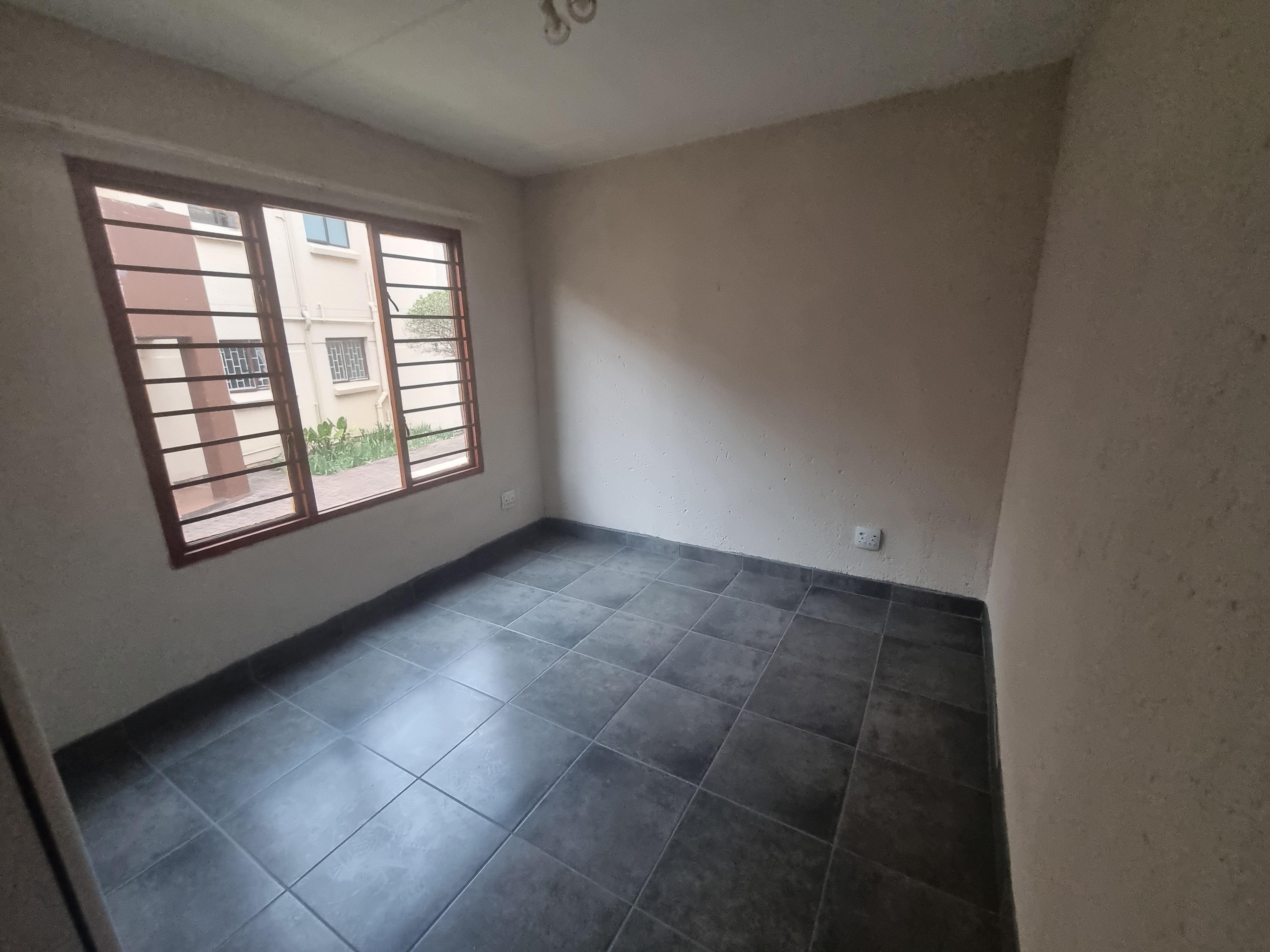 To Let 2 Bedroom Property for Rent in Bromhof Gauteng