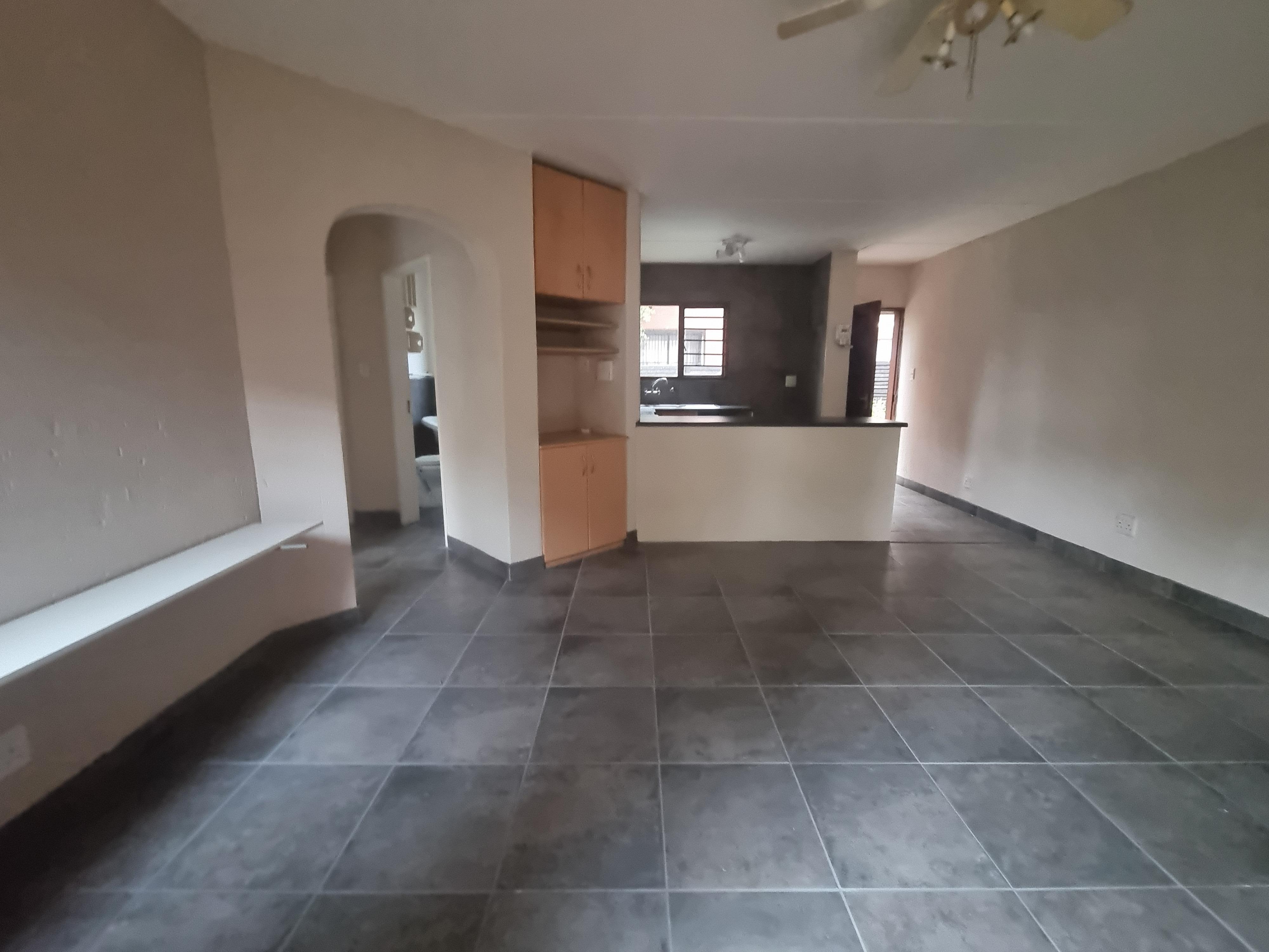 To Let 2 Bedroom Property for Rent in Bromhof Gauteng