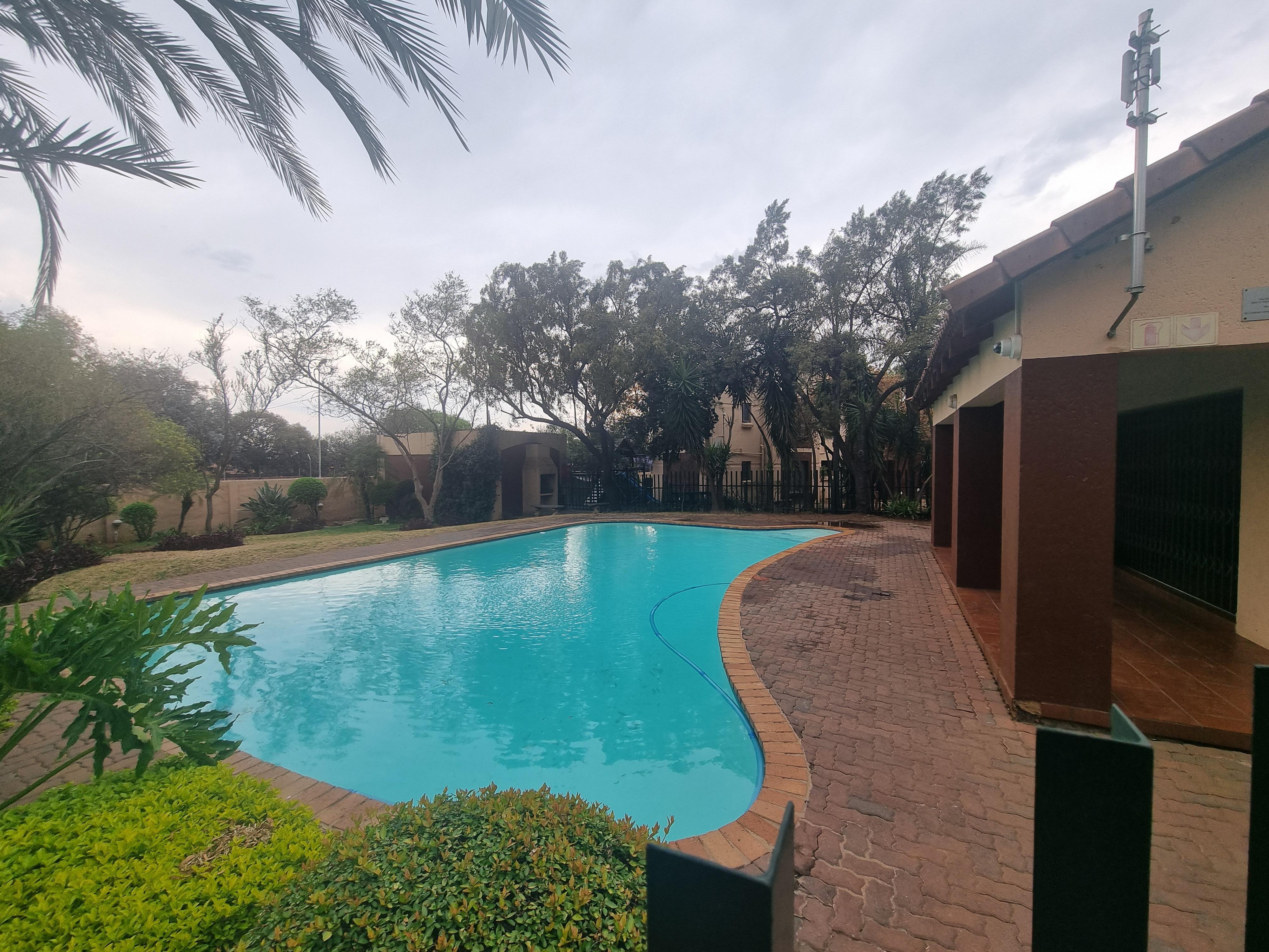 To Let 2 Bedroom Property for Rent in Bromhof Gauteng